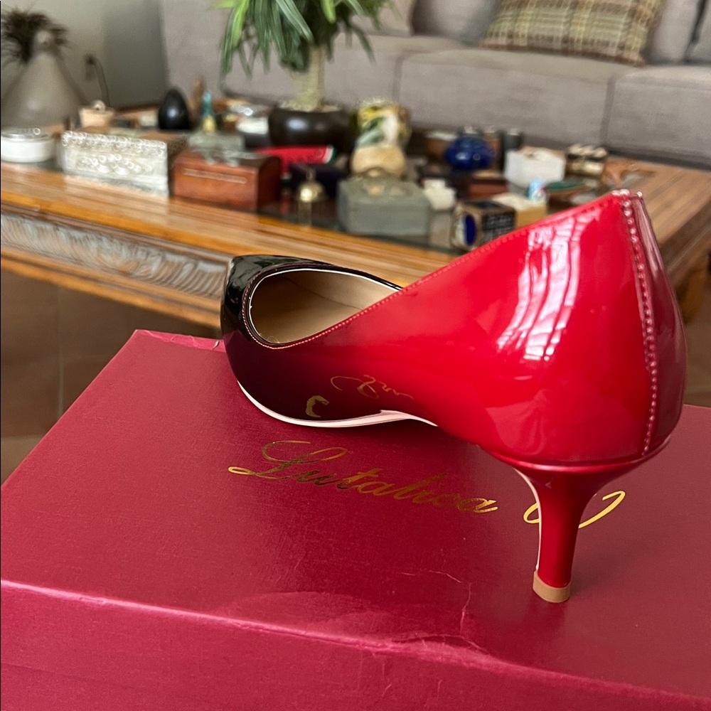 ❤️ Elegant Red and Black Patent Leather Pumps. - Picture 12 of 12